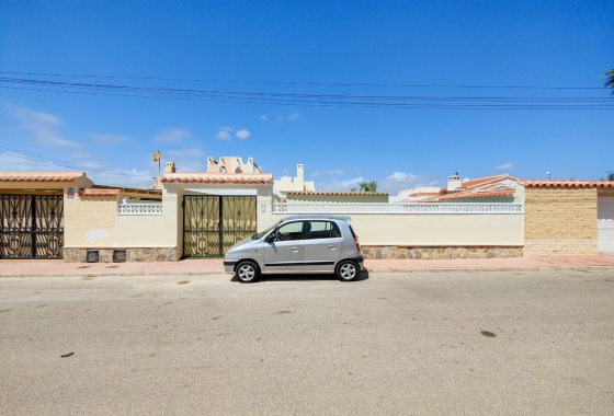 Resale - Villa - Orihuela Costa - La Florida