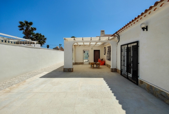 Resale - Villa - Orihuela Costa - La Florida