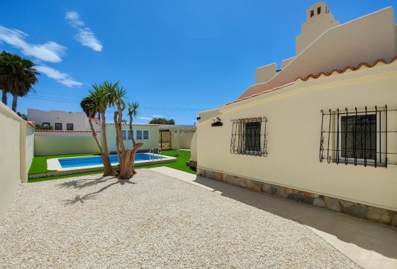 Resale - Villa - Orihuela Costa - La Florida