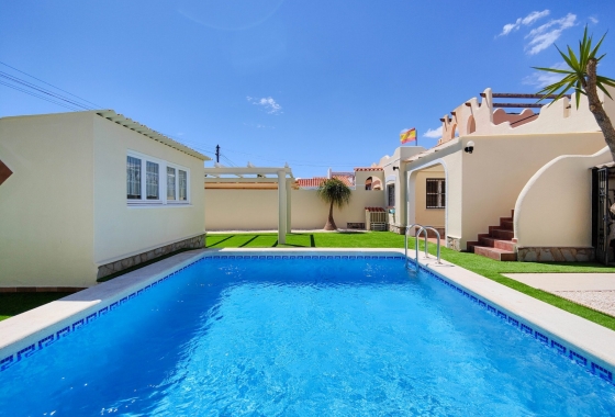 Resale - Villa - Orihuela Costa - La Florida