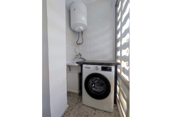 Resale - Apartment / flat - Torrevieja - Playa Acequion