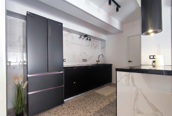 Resale - Apartment / flat - Torrevieja - Playa Acequion