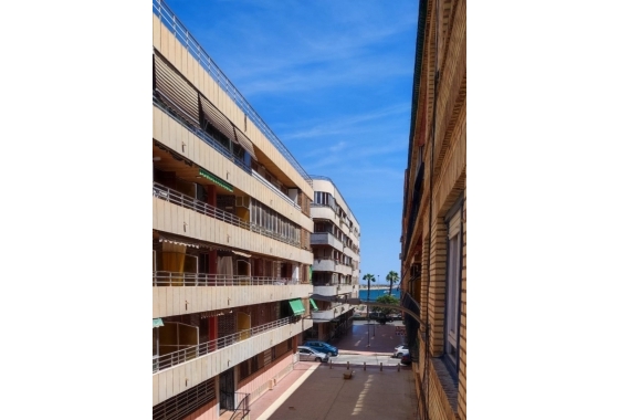 Resale - Apartment / flat - Torrevieja - Playa Acequion