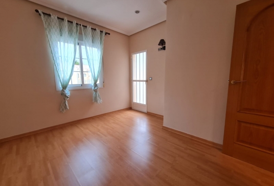 Resale - Bungalow - Orihuela Costa - Punta Prima