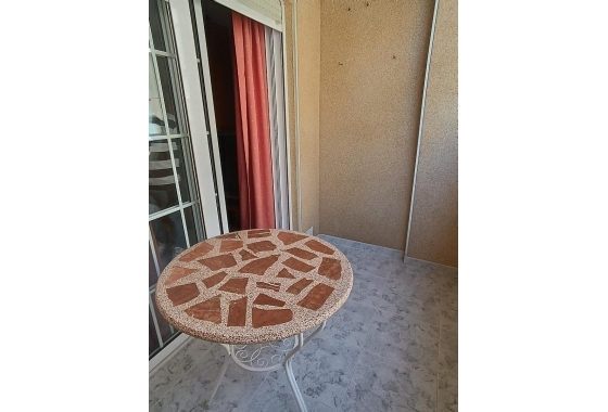 Resale - Apartment / flat - La Mata