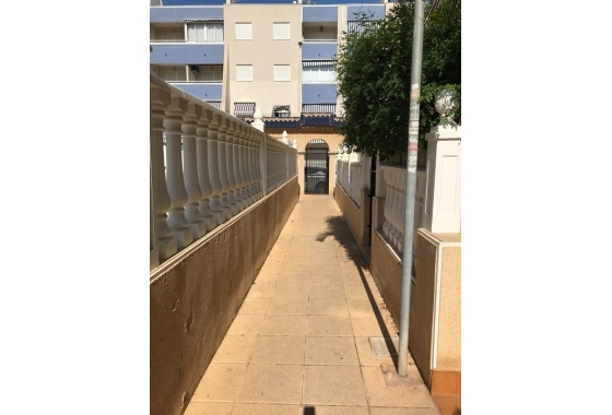 Resale - Apartment / flat - La Mata