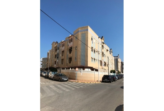 Resale - Apartment / flat - La Mata