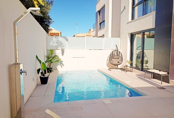 Resale - Villa - Orihuela Costa - Punta Prima