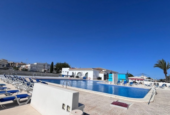 Resale - Bungalow - Torrevieja - La Siesta - El Salado -  Torreta