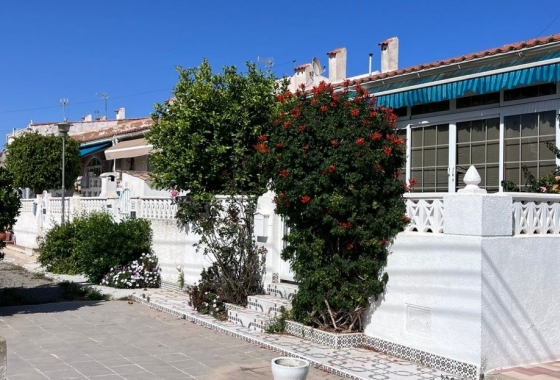 Resale - Bungalow - Torrevieja - La Siesta - El Salado -  Torreta