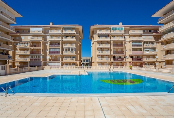 Resale - Apartment / flat - La Mata