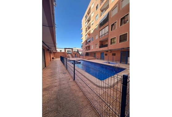 Resale - Apartment / flat - Torrevieja - Centro