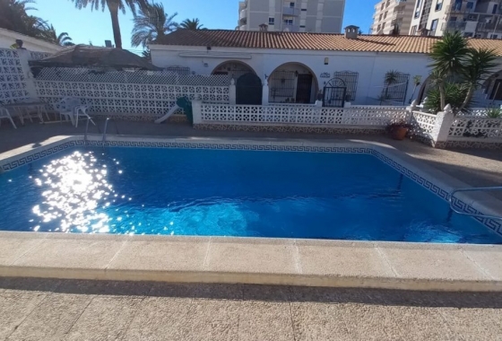 Resale - Townhouse - Torrevieja - Nueva Torrevieja - Aguas Nuevas