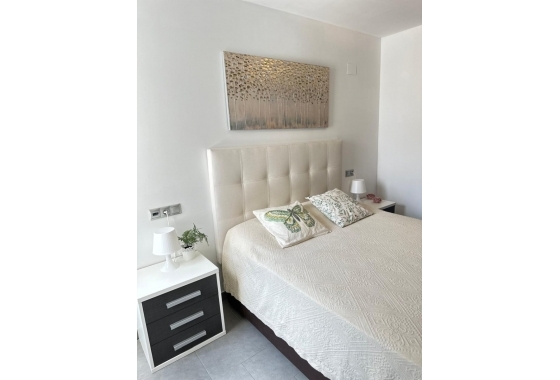 Resale - Apartment / flat - La Mata