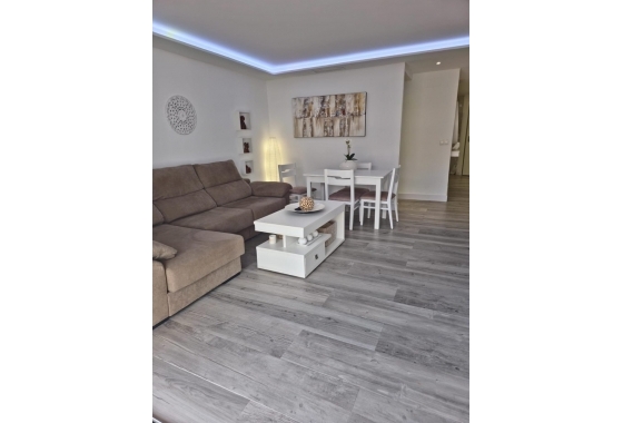 Resale - Apartment / flat - Torrevieja - Playa Acequion