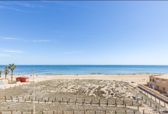 Resale - Apartment / flat - Torrevieja - La Mata pueblo