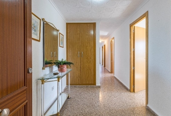 Resale - Apartment / flat - Torrevieja - La Mata pueblo