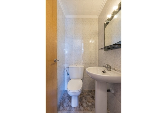 Resale - Apartment / flat - Torrevieja - La Mata pueblo