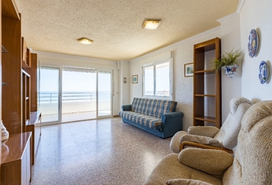 Resale - Apartment / flat - Torrevieja - La Mata pueblo