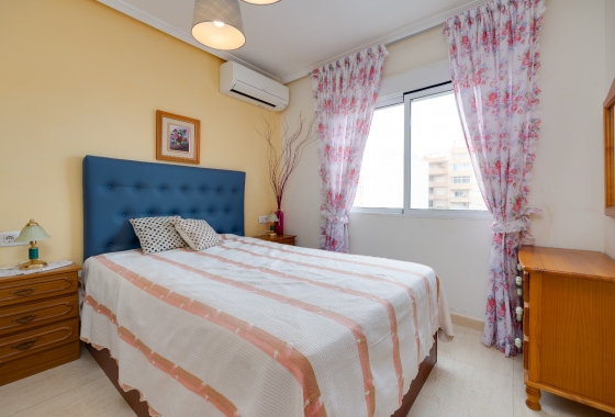 Resale - Apartment / flat - Torrevieja - Torrevieja - Playa de los Locos