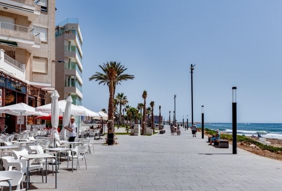 Resale - Apartment / flat - Torrevieja - Torrevieja - Playa de los Locos