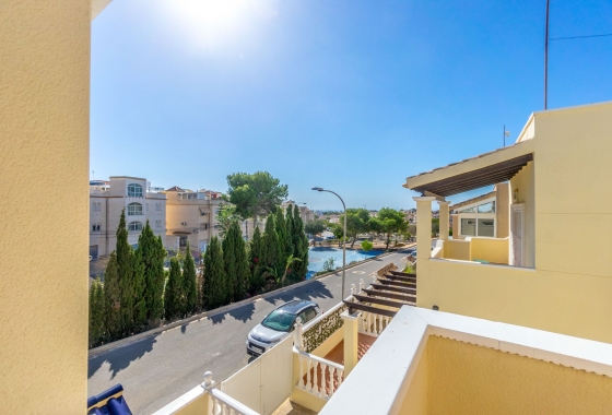 Resale - town house - Orihuela Costa - Villamartín