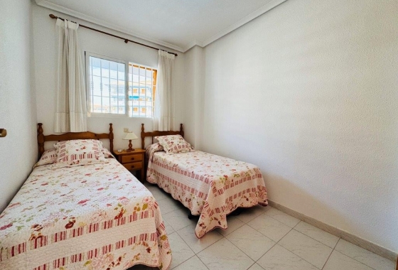 Resale - Apartment / flat - La Mata