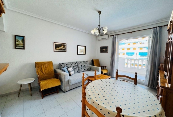 Resale - Apartment / flat - La Mata