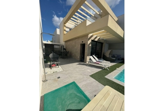 Reventa - Villa - Los Montesinos - La Herrada