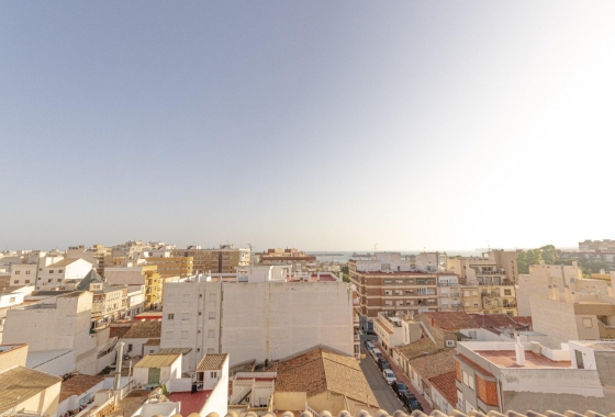 Reventa - Apartamento / piso - Torrevieja -  Urbanización