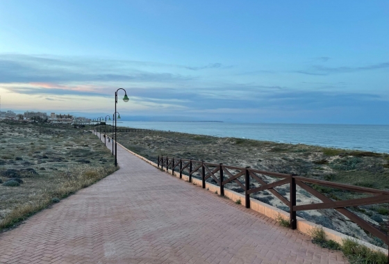 Resale - Apartment / flat - La Mata