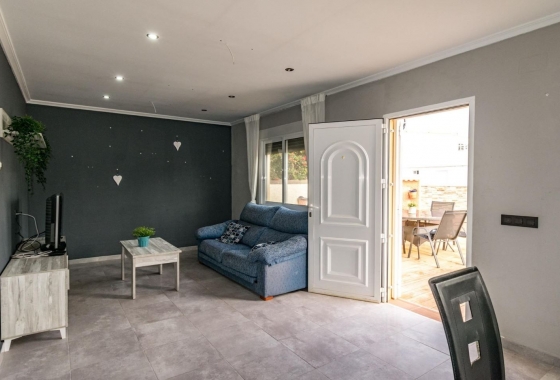 Resale - Villa - Torrevieja - La Siesta - El Salado -  Torreta