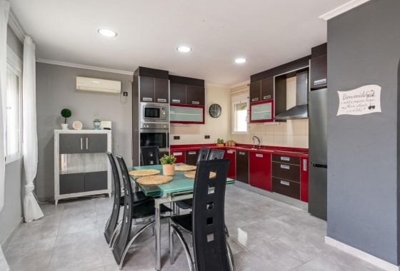 Resale - Villa - Torrevieja - La Siesta - El Salado -  Torreta