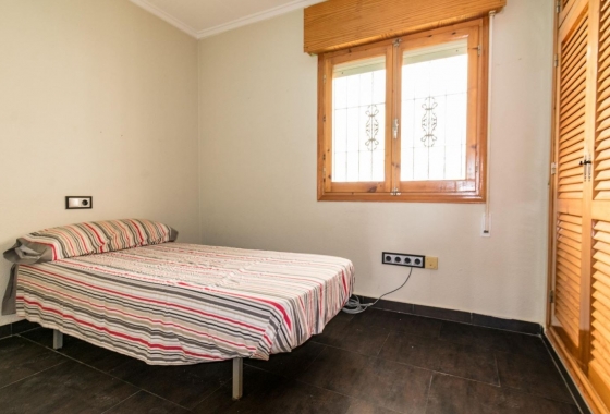 Resale - Villa - Torrevieja - La Siesta - El Salado -  Torreta