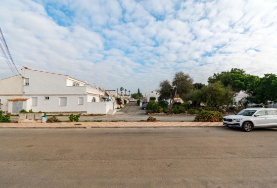 Resale - Villa - Torrevieja - La Siesta - El Salado -  Torreta