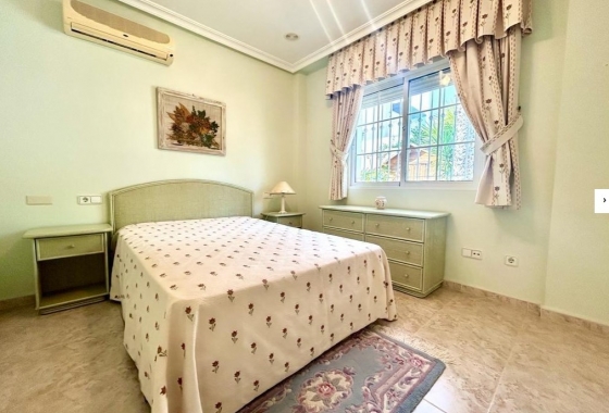 Resale - Villa - Orihuela Costa - Cabo roig - La Zenia