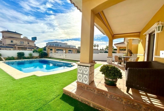 Resale - Villa - Orihuela Costa - Cabo roig - La Zenia
