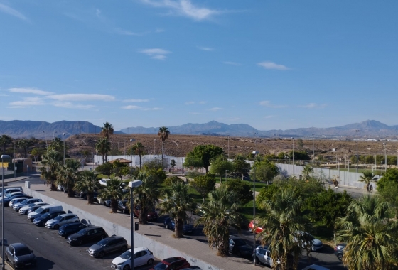 Reventa - Apartamento / piso - Alicante -  Urbanización