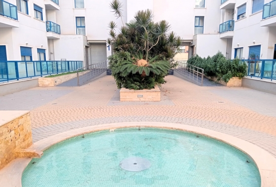 Reventa - Apartamento / piso - Alicante -  Urbanización