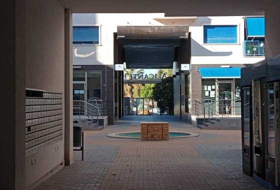 Reventa - Apartamento / piso - Alicante -  Urbanización