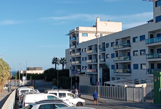 Reventa - Apartamento / piso - Alicante -  Urbanización