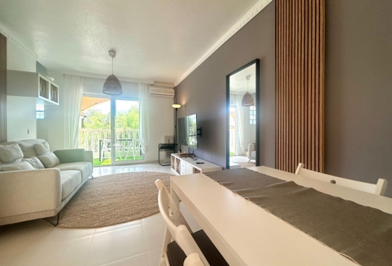 Rynek Wtórny - Trzypiętrowy - Algorfa