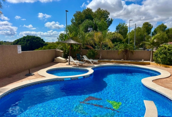 Rynek Wtórny - Trzypiętrowy - Algorfa