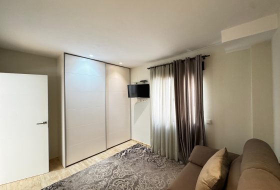 Rynek Wtórny - Poddasze - Torrevieja - Torrevieja - Playa de los Locos