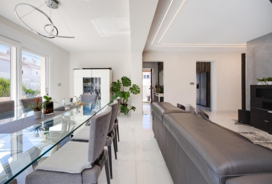 Rynek Wtórny - Willa - Torrevieja - Playa de La Acequion