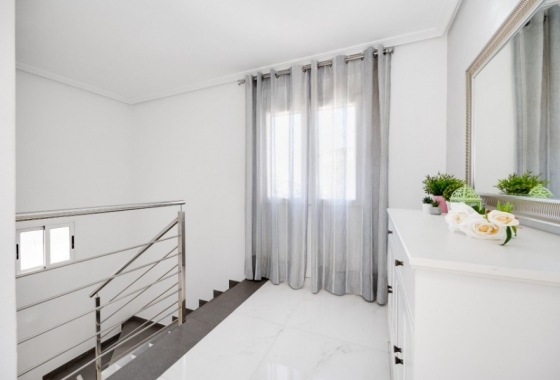 Rynek Wtórny - Willa - Torrevieja - Playa de La Acequion