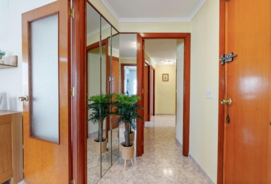 Resale - Apartment / flat - Torrevieja - City Center