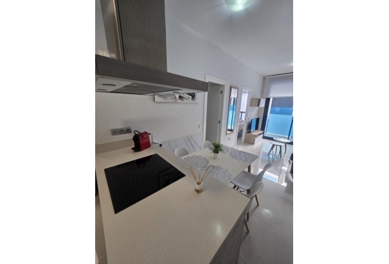 Reventa - Apartamento / piso - Torrevieja -  Urbanización