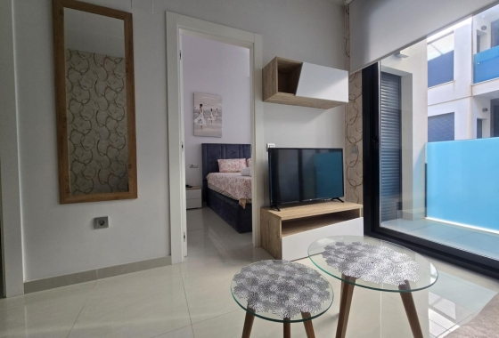 Reventa - Apartamento / piso - Torrevieja -  Urbanización