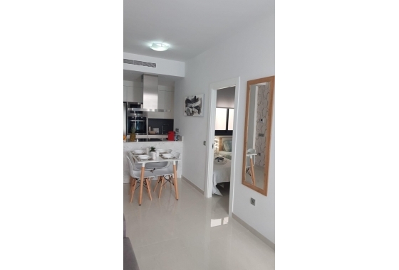 Reventa - Apartamento / piso - Torrevieja -  Urbanización